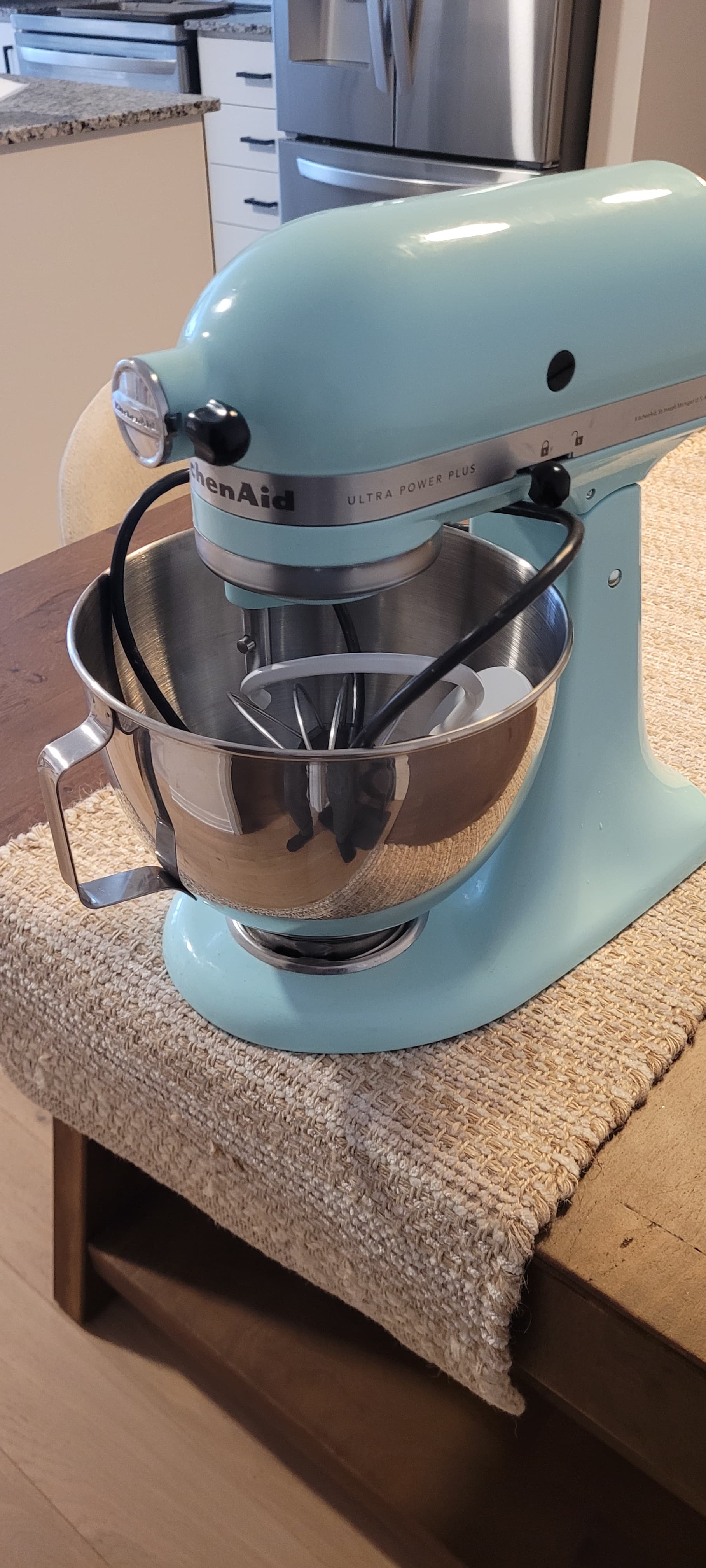 KitchenAid Mixer - 4.5qt Mixing Bowl with Attachments